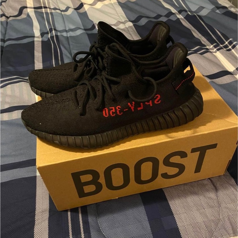 Yeezy 350 v2 bred